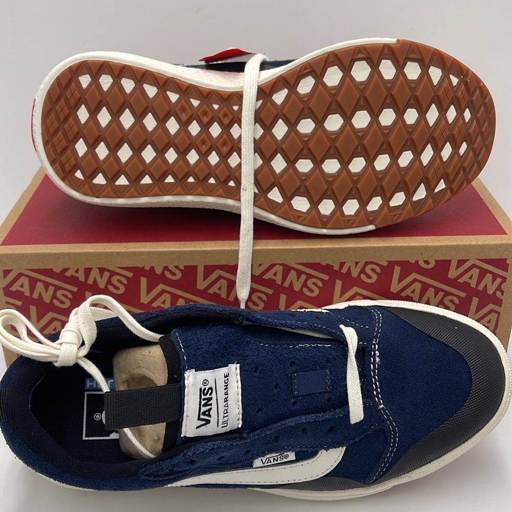 Vans WMNS Blue White Sneakers Ultrarange Exo
Suede Dress Blues/Black
VN0A4UWMLKV - Picture 3 of 16